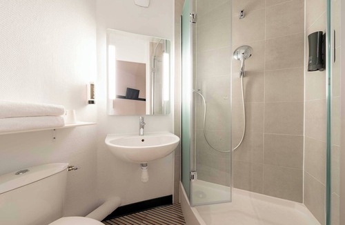 Calais Hotel | B&B HOTEL Calais Centre Saint-Pierre