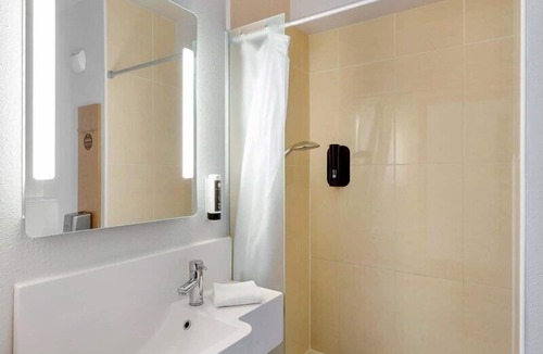 Dunkerque Centre Hotel | B&B HOTEL Dunkerque Centre Gare