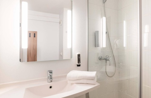 Bron Hotel | B&B HOTEL Lyon Eurexpo Bron