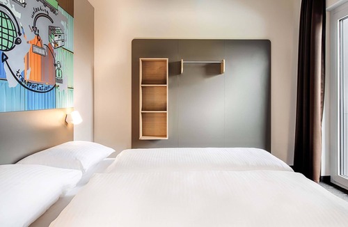 Stuttgart Hotel | B&B Hotel Stuttgart-Neckarhafen
