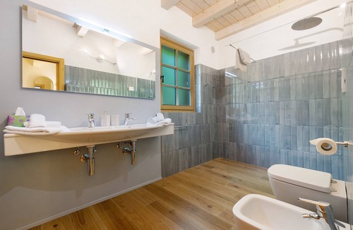 Drena Bed & Breakfast | B&B I Maroneri – Maggiociondolo Suite with Mountain View