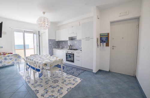 Capo d'Orlando Bed & Breakfast | B&B Il Capitano with sun beds and umbrellas for the sea