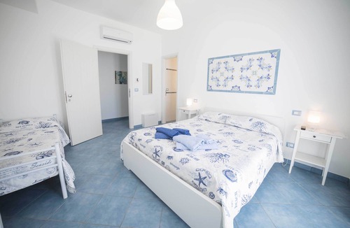 Capo d'Orlando Bed & Breakfast | B&B Il Capitano with sun beds and umbrellas for the sea