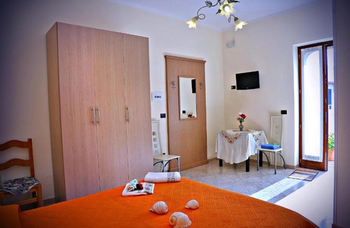 Castro Marina Bed & Breakfast | B&B La Perla