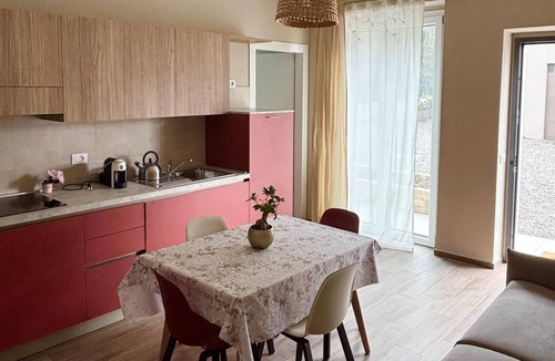 Torricella Verzate House | B&B NessunConfine CasaLaura with a magnificent view of the Oltrepò vineyards
