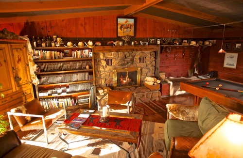 Livermore House | B&B Night Hawk Rm enjoy a true western experience with a sophisticated ambiance
