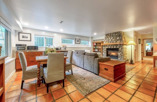 Banff Bed & Breakfast | B&B on Mountain Lane - Private Suite & Hot Tub