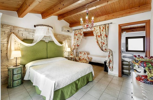 Cava dʼAliga Bed & Breakfast | B&B U Marchisi