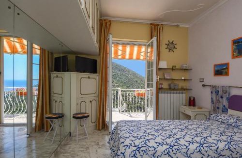 Varazze Bed & Breakfast | B&B Why not Jona?