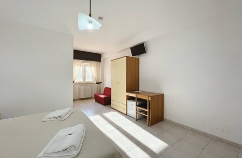 Monte Sant'Angelo Bed & Breakfast | B&B with Window - 231 - Santangelo - Pool