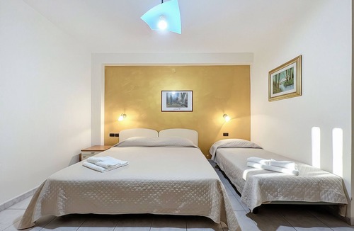 Monte Sant'Angelo Bed & Breakfast | B&B with Window - 237 - Santangelo - Pool