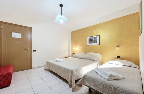 Monte Sant'Angelo Bed & Breakfast | B&B with Window - 237 - Santangelo - Pool