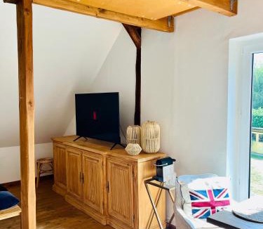 Huenxe Apartment | b e d & a g e d e s i g n -large- wunderschönes Zimmer mit Bad - Rechnungserstellung für Geschäftsreisende & Firmen