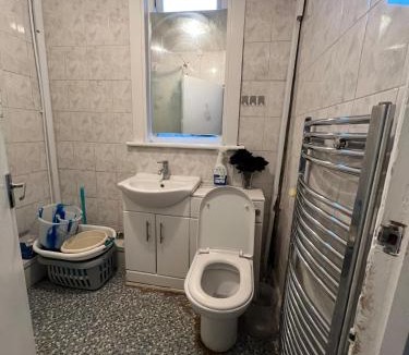Thames Ditton House | B&H Stays