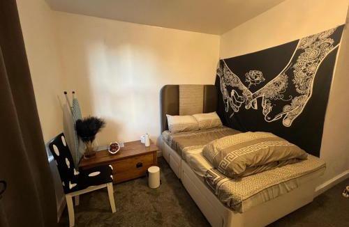 Thames Ditton House | B&H Stays