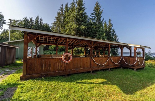 Alert Bay Cabin | (B) Queen's Cabin Comfort (non pet friendly)