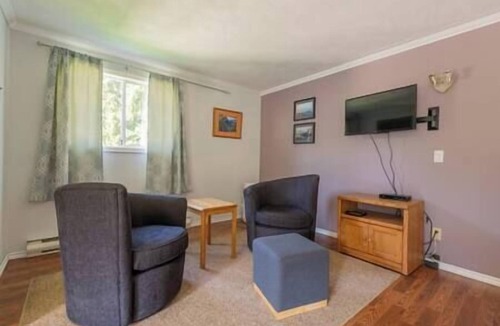Alert Bay Cabin | (B) Queen's Cabin Comfort (non pet friendly)