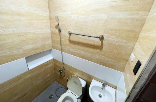 Cagayan de Oro Apartment | B1 - Spacious 3BR House with Netflix, Fiber Wifi, Parking, Balcony
