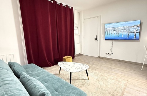 Bondy Apartment | B11 T2 Bondy Centre dans une cours au calme et tout confort