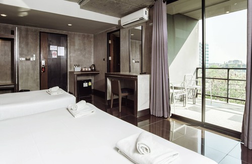 Chang Phueak Hotel | B2 Black Business & Budget Hotel