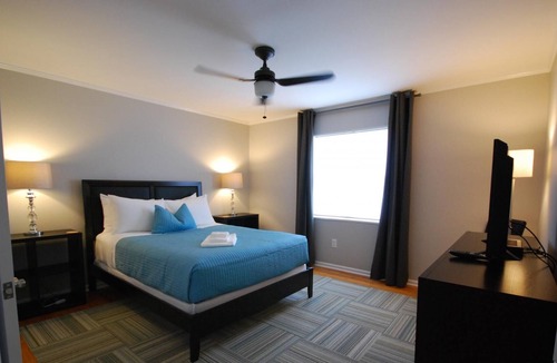 Brookwood Apartment | (B2bB) Enjoy a Full Kitchen in an Affordable Condo near Peachtree Street