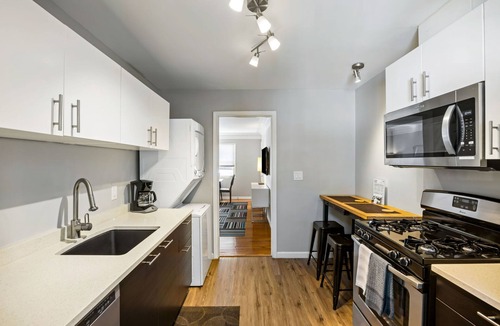 Brookwood Apartment | (B2bJ) Great Value, Serviced Condo in Quiet Neighborhood