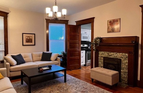 Dwight Apartment | B4-1 Comfortable and Tranquil-All rooms w AC