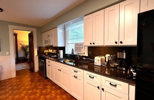 Dwight Apartment | B4-1 Comfortable and Tranquil-All rooms w AC