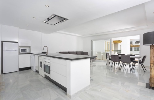 Puerto Banus Hotel | B51 Executive Flats Marbella Puerto Banus
