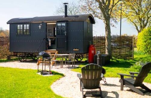 Wimborne Other | Baa One Shepherds Hut with Park Facilities