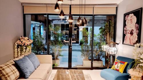 Rayong House | Baan Bua Talay