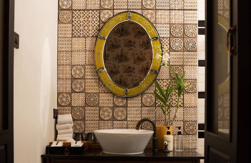 Talat Yot Hotel | Baan Chart