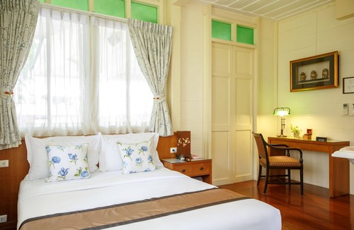 Wat Bowon Niwet Hostel | Baan Dinso