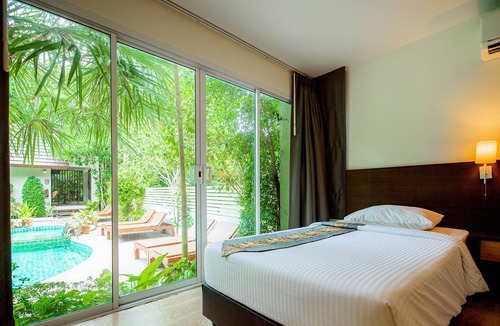 Thong Chai Hotel | Baan Klang Aow Beach Resort