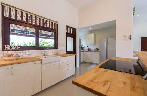 Bophut Villa | Baan Lily A Spacious 5 bedroom Villa With Pool and Jacuzzi, gym and games room
