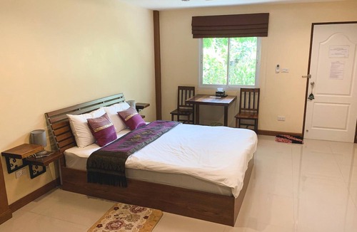 Bang Sare Hotel | Baan Sooksiri Bangsaray