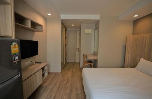 Din Daeng Hotel | Baan Tanwa - MRT Ratchadapisek Exit 1 or 2