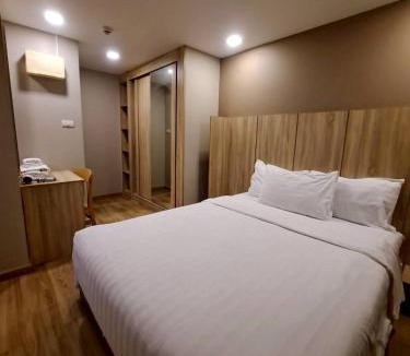 Din Daeng Hotel | Baan Tanwa - MRT Ratchadapisek Exit 1 or 2