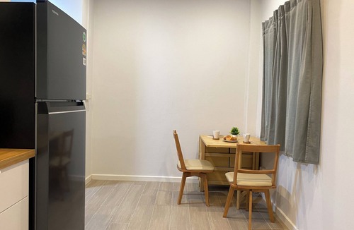 Nakhon Pathom House | Baan Tonson - Cozy 2BR Townhouse Full Kitchen Walk to Palace & Cafés