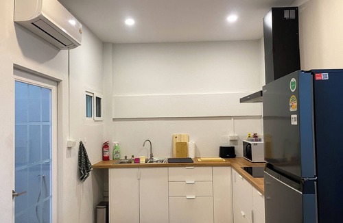 Nakhon Pathom House | Baan Tonson - Cozy 2BR Townhouse Full Kitchen Walk to Palace & Cafés