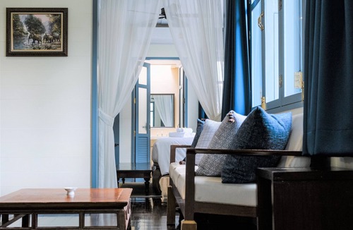 Bang Rak Hotel | Baan Vajra