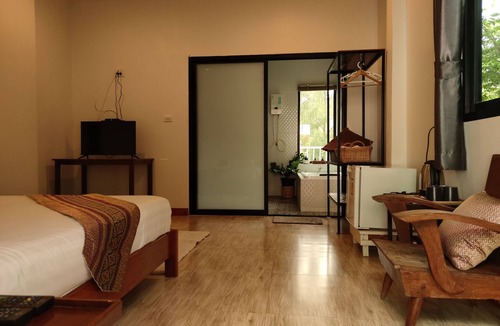 Ban Pong Hostel | BaanPaa Resort