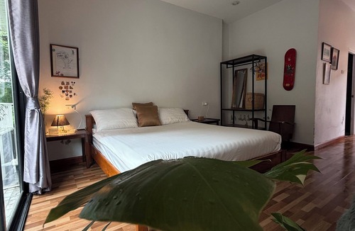 Ban Pong Hostel | BaanPaa Resort
