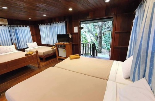 Bang Khonthi Hotel | Baansuanlynjee Maeklong Resort