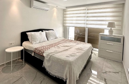 Side Apartment | Babylon 40 - 2 bed private home Sleeps Up To 6 close to everything