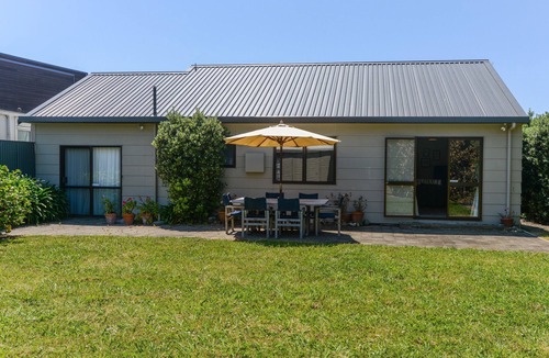 Waimarama Cottage | Bach 112 - Waimarama Holiday Home