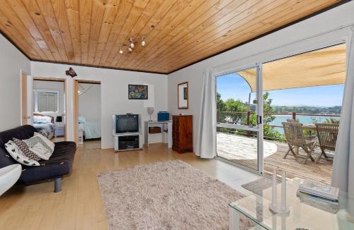 Oakura House | Bach and Relax - Oakura Holiday Home