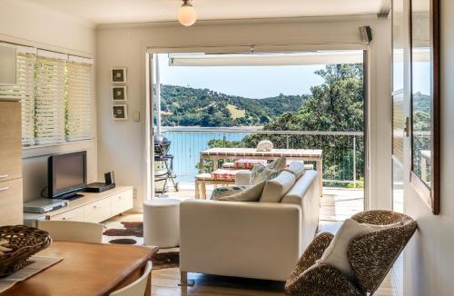 Oneroa House | Bach on Burrell
