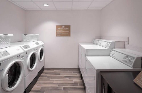 Silvertown Apartment | Bachelor Apartment on Niagara Gorge with free breakfast and kitchen.