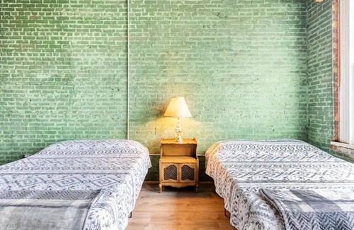 Downtown St. Louis Hotel | Bachelor, Bachelorette, Teams & Large Groups! Large 2 Bedroom Apt, Sleeps 16.